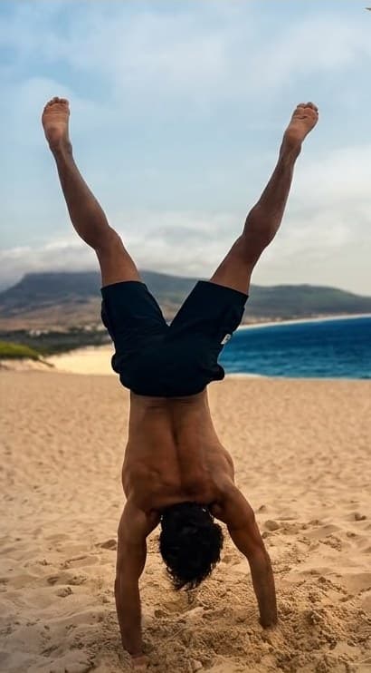 Alejandro Prieto Carvajal entrenando al aire libre — fuerza y equilibrio ALEPROFIT